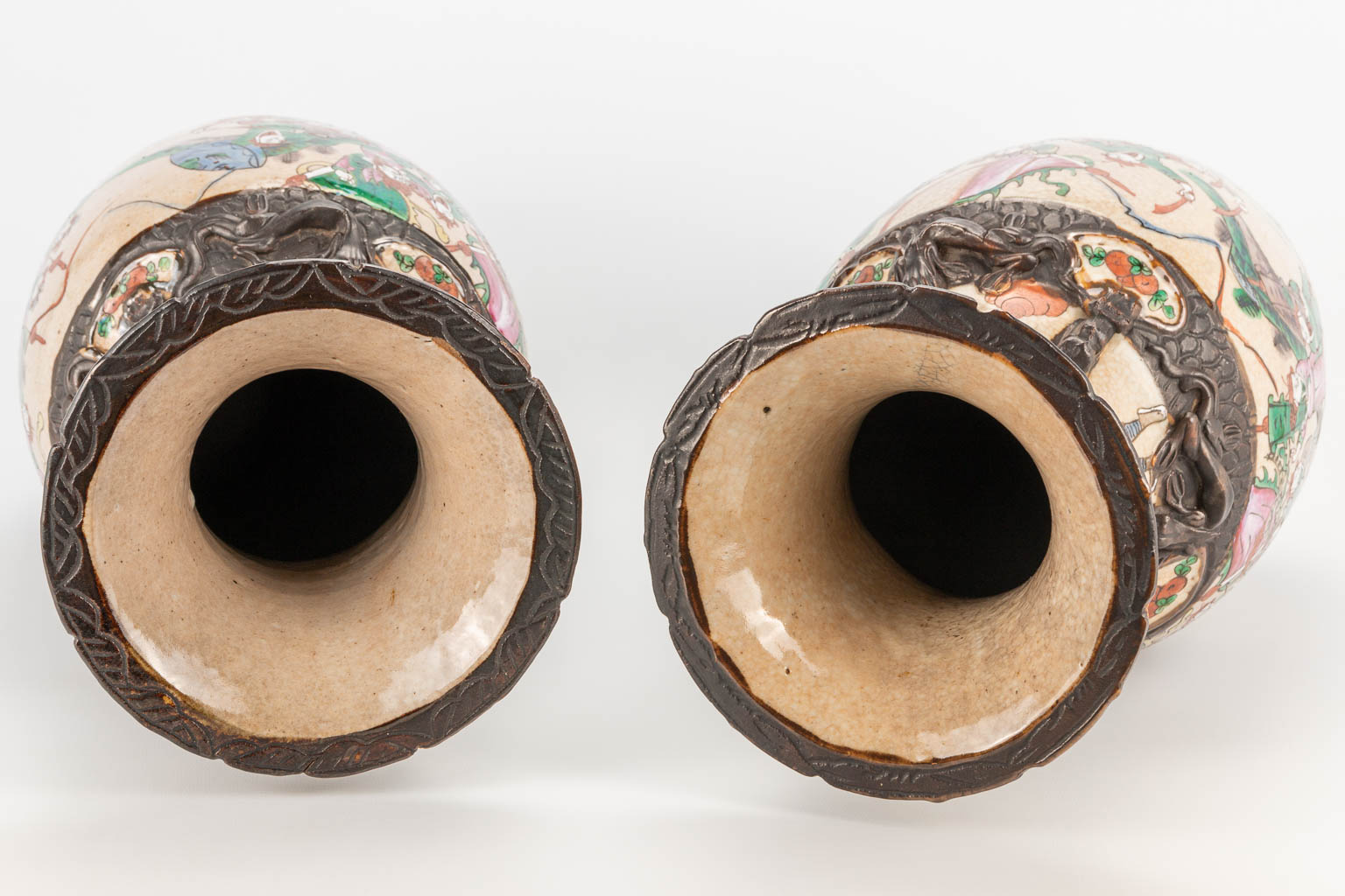 A pair of Nanking Chinese porcelain vases. (46 x 20 cm) - Image 8 of 25