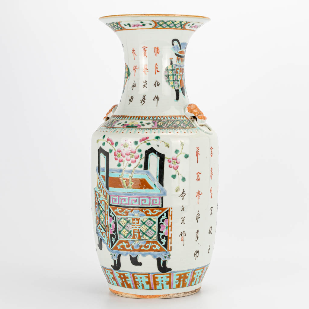 A chinese vase with decor of a planter. 19th/20th century. (43 x 20 cm) - Image 8 of 23