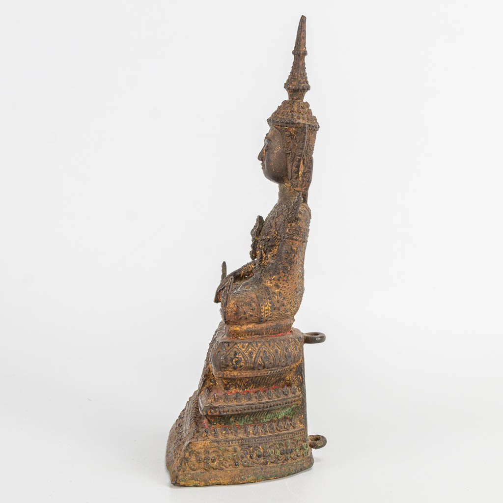 An antique Oriental Buddha, made of patinated bronze. Probably Thailand. (6,5 x 12 x 20 cm) - Image 2 of 10