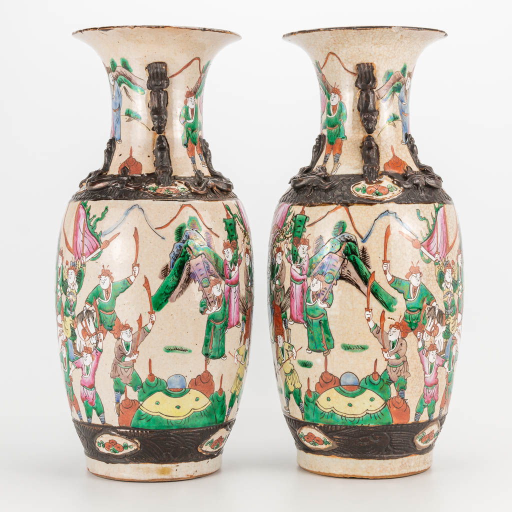 A pair of Nanking Chinese porcelain vases. (46 x 20 cm) - Image 10 of 25