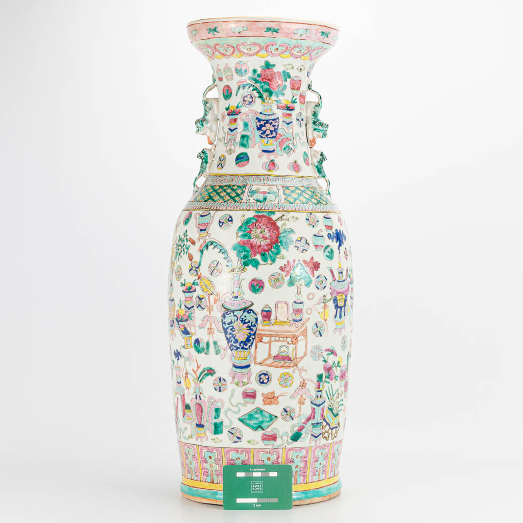 A Chinese vase with decor of antiquities. 19th/20th century. (60 x 23 cm) - Image 3 of 23