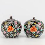 A pair of famille noir Chinese porcelain jars with lid, decorated with flowers. 19th/20th century. (