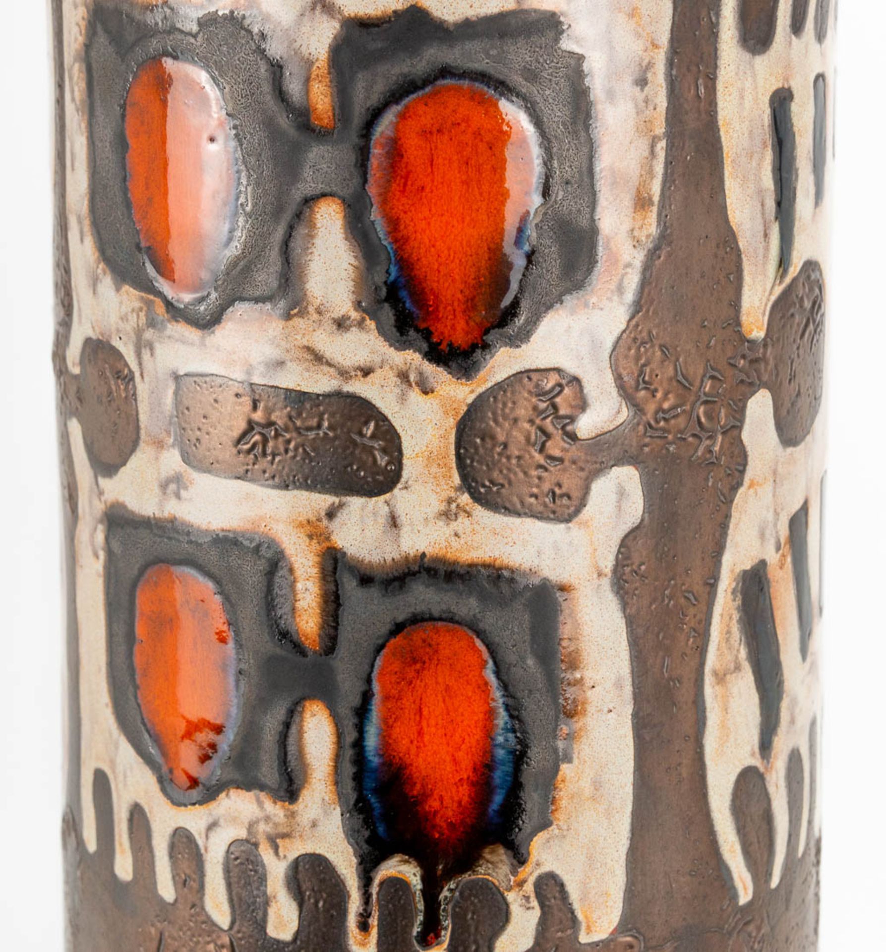 Elisabeth VANDEWEGHE (XX-XXI) A ceramic vase made for Perignem. Marked on the base. (47 x 13 cm) - Image 12 of 15