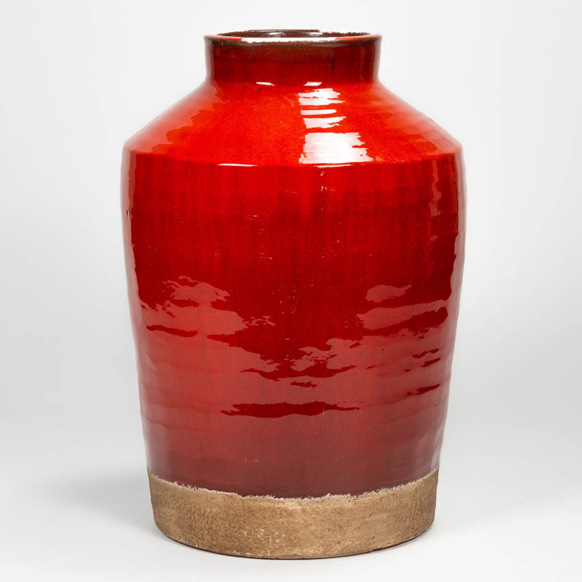 An exceptionally large ceramic vase with red glaze, probably made by Leon GOOSSENS (XX) (56 x 40 cm) - Bild 3 aus 10