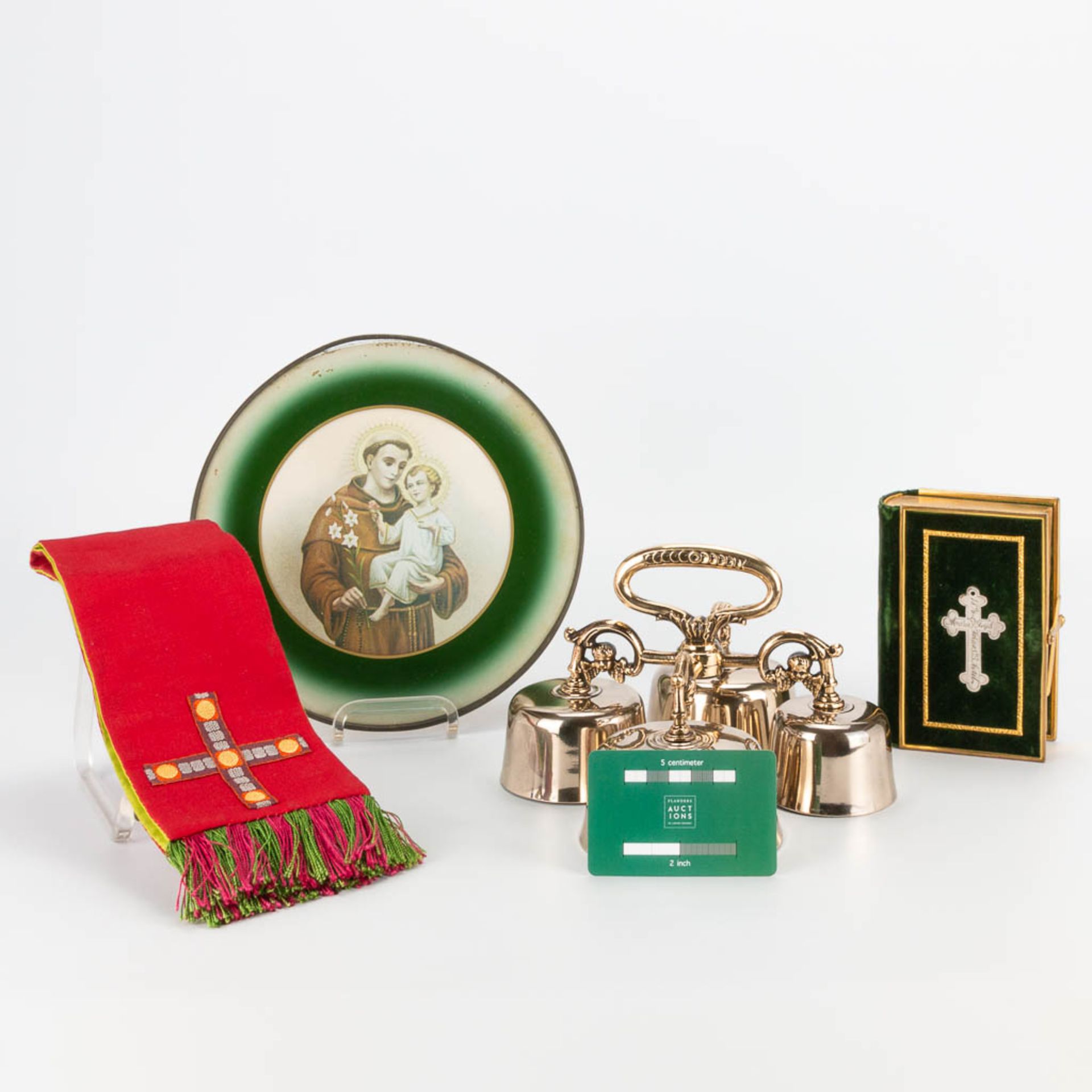A collection of 4 Religious items, an altar bell, Paroissien and stola. (20 x 21 x 12 cm) - Image 3 of 14