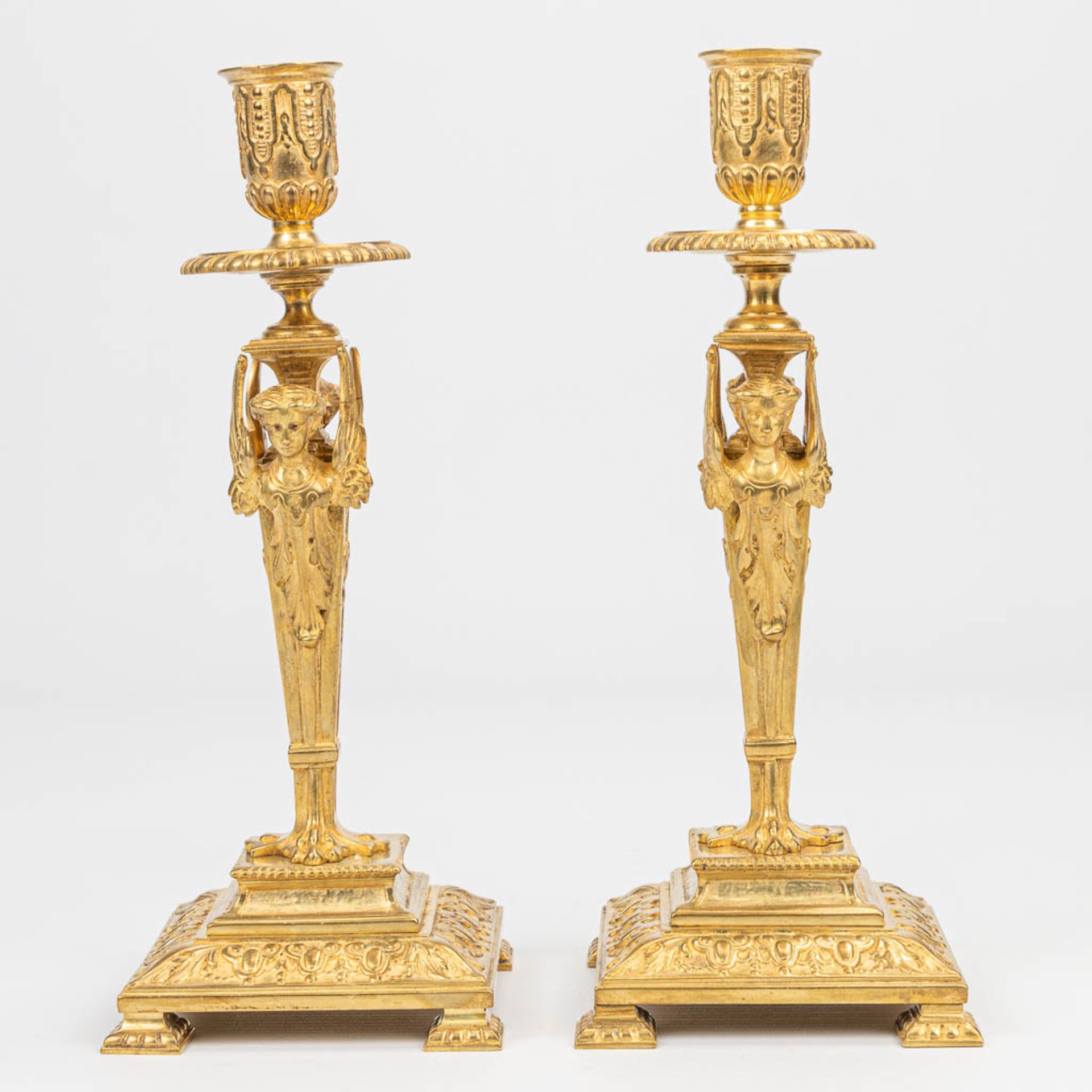 a pair of gilt Napoleon 3 bronze candlesticks, decorated with angels. (11 x 11 x 26,5 cm) - Image 2 of 6