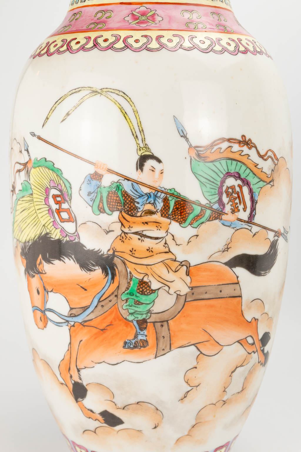 A pair of vases made of Chinese porcelain with decors of knights. 20th century. (46 x 18 cm) - Image 24 of 27