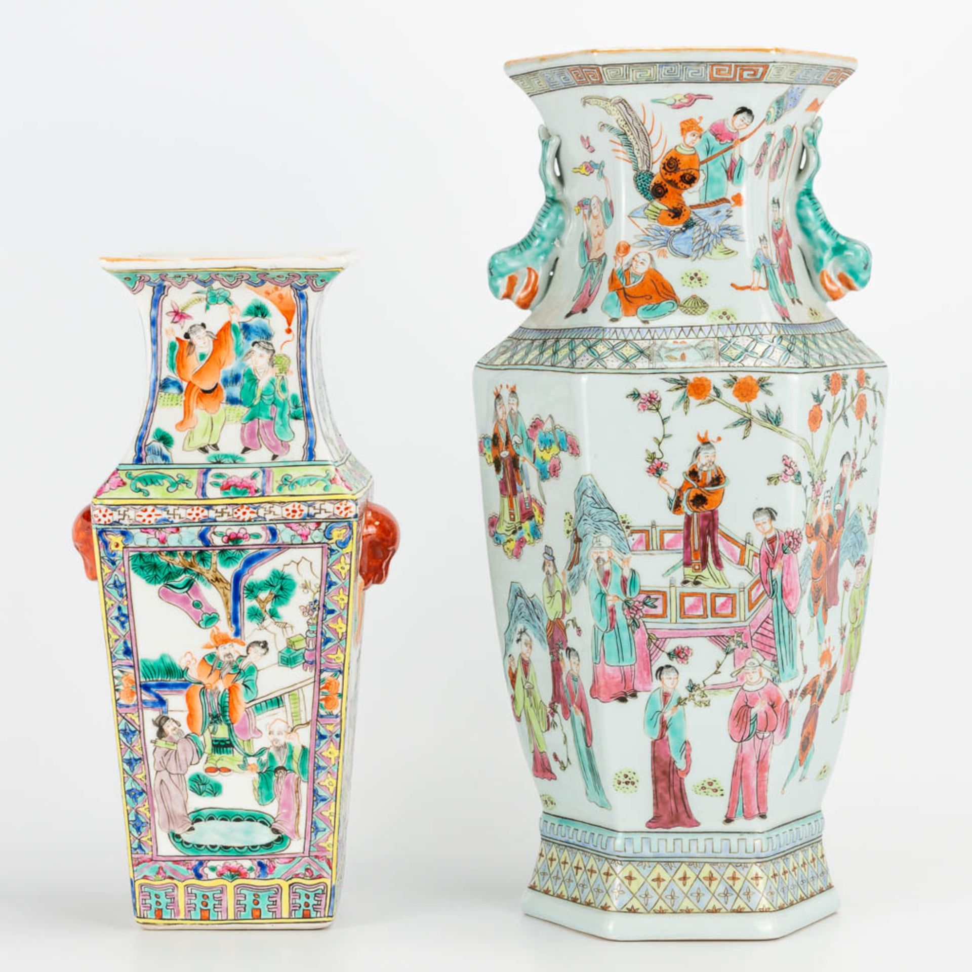 A collection of 2 Chinese vases with decor of emperors, playing children and ladies in court. 20th c