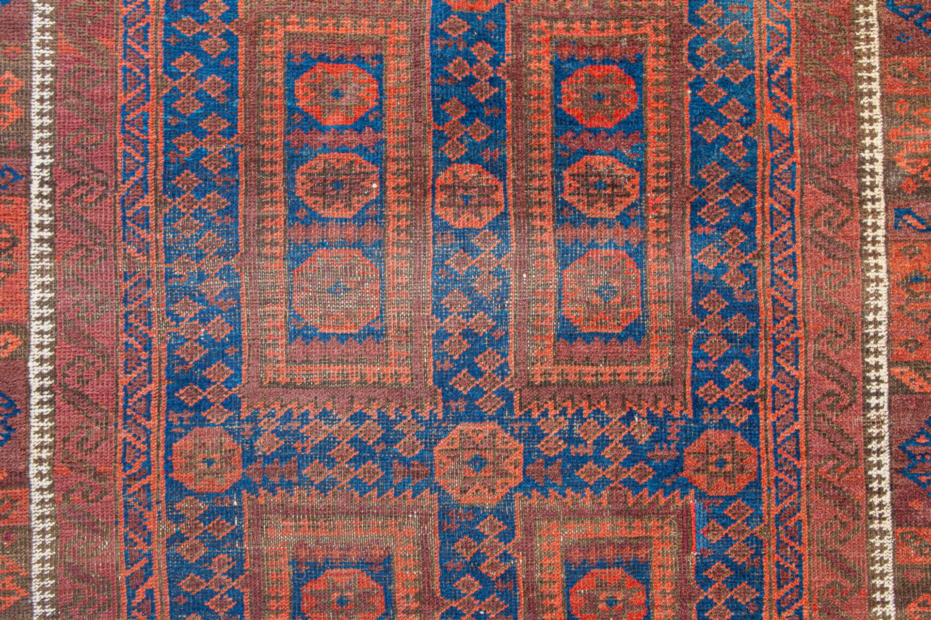 An Oriental hand-made carpet. Bokhara / Turkaman. (112 x 210 cm) - Image 4 of 5