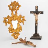 An assembled collection of corpus and a gilt mirror. 19th century. (24 x 40 cm)
