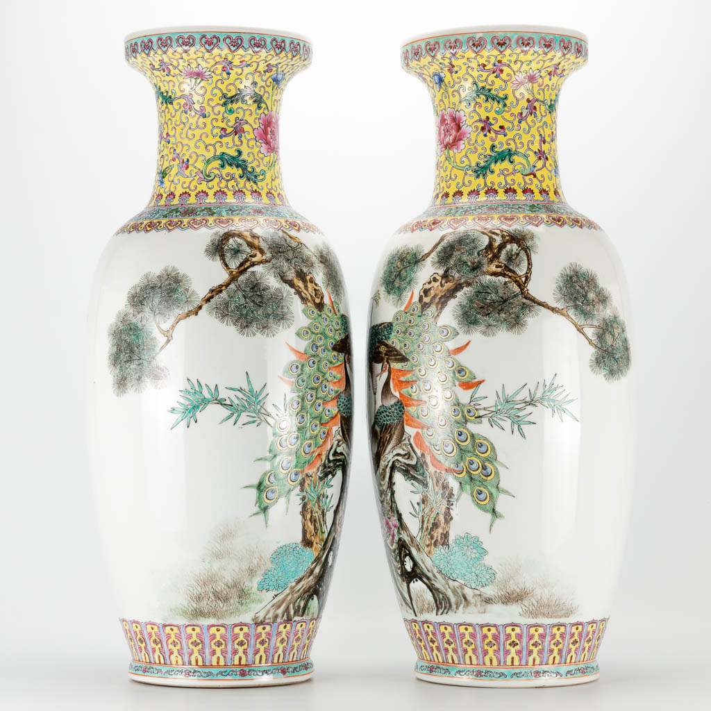 A pair of Chinese vases made of porcelain hand painted decor with peacocks. Marked Qianlong. 20th ce - Image 7 of 19