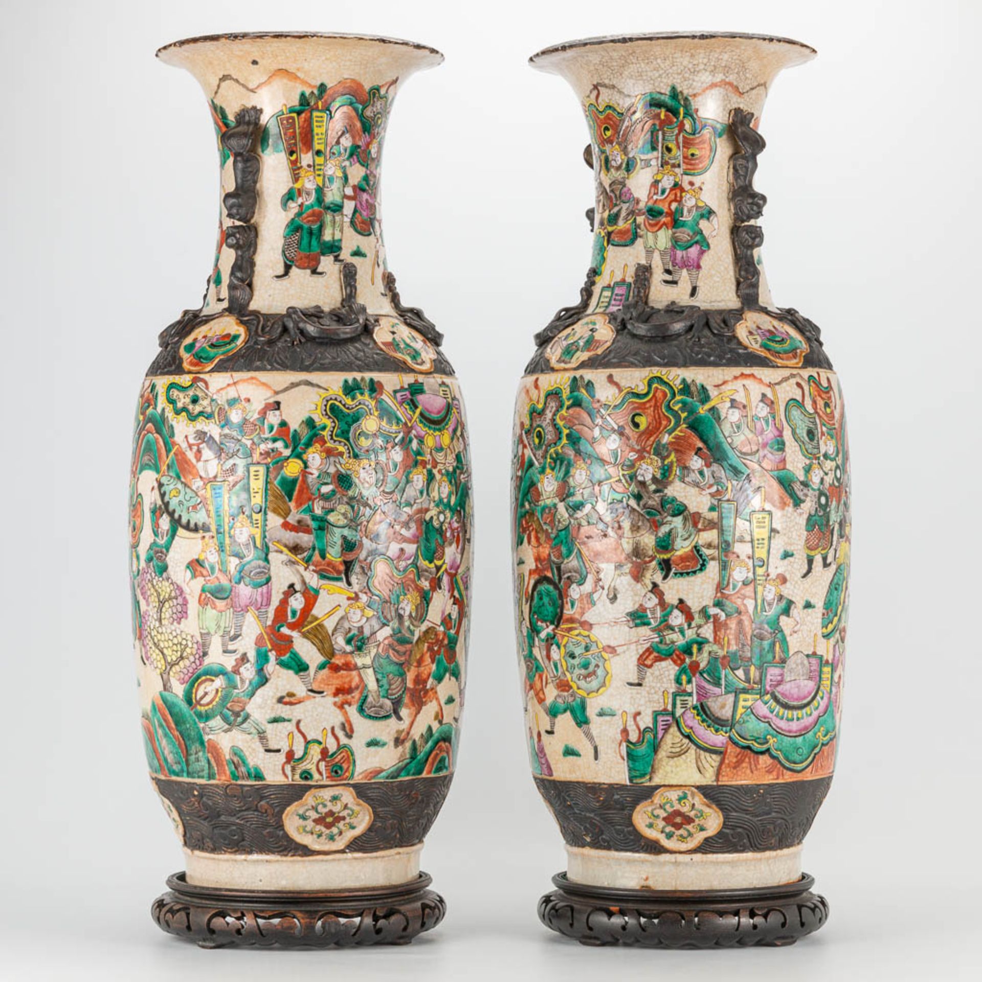A pair of large Nanking Chinese vases with decor of warriors. 19th/20th century. (62 x 24 cm) - Image 8 of 29