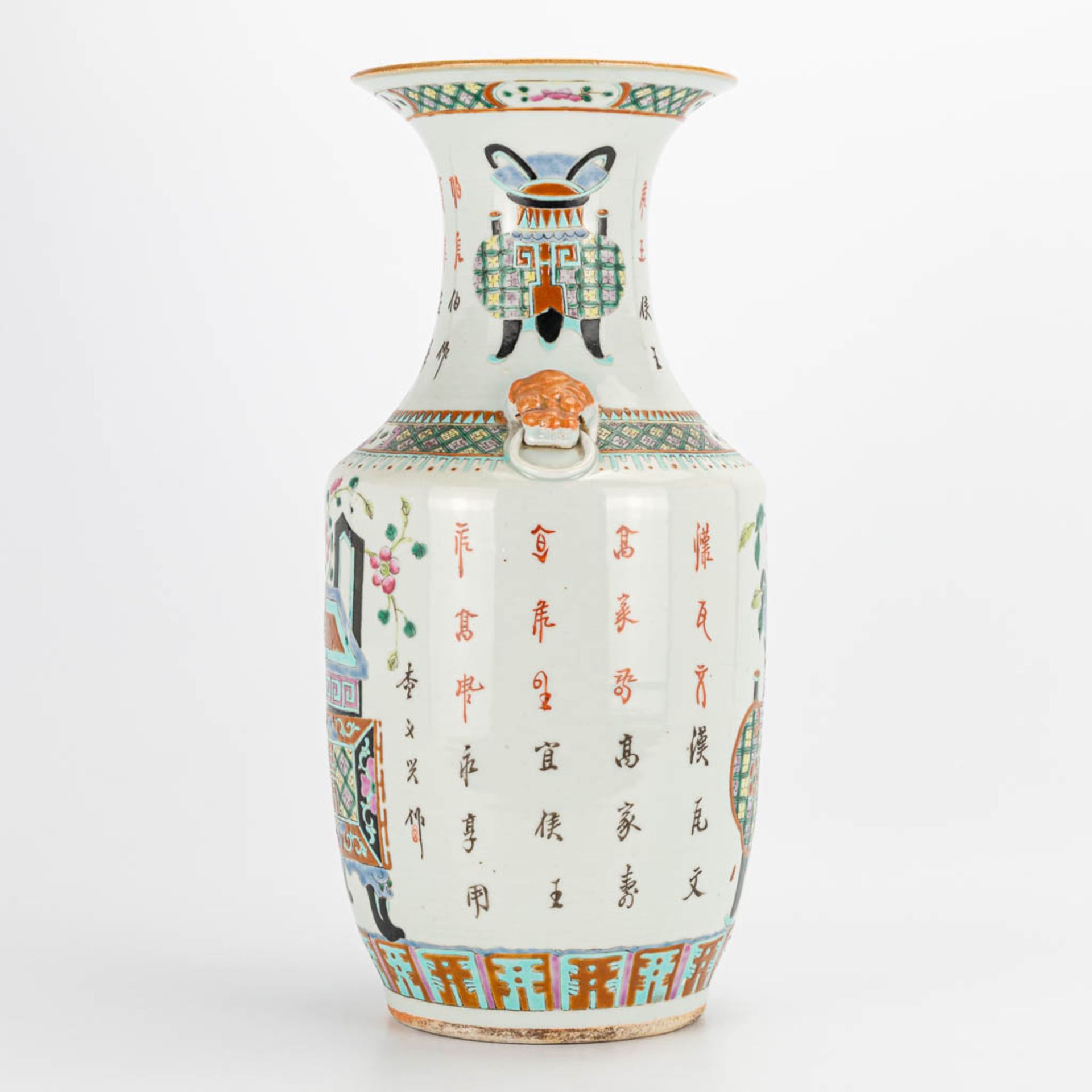 A chinese vase with decor of a planter. 19th/20th century. (43 x 20 cm) - Image 6 of 23