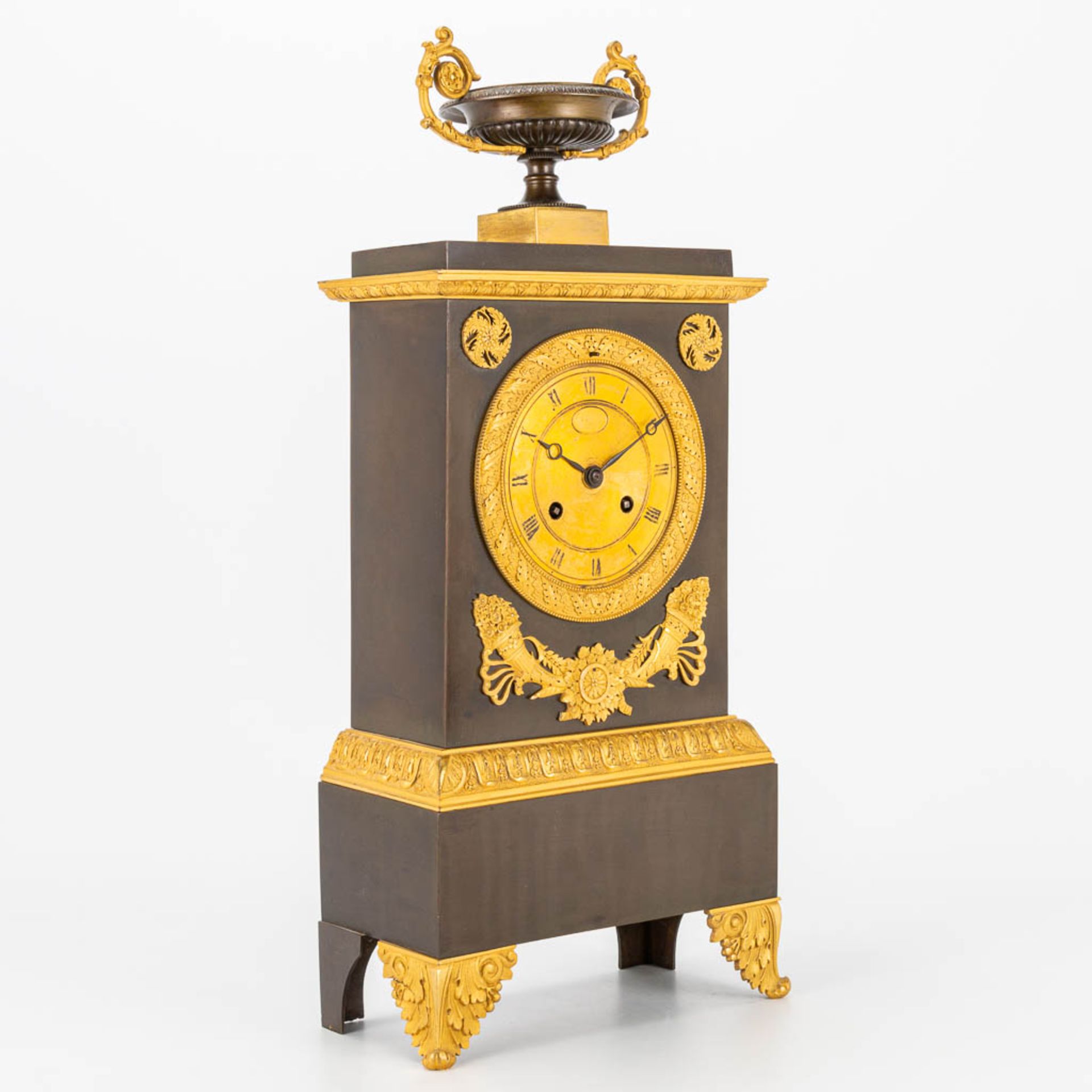 A table clock made in empire period of patinated and gilt bronze. 19th century. (10 x 19,5 x 46 cm) - Image 6 of 17