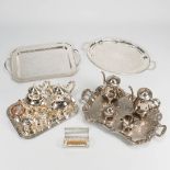 a collection of 2 silver-plated coffee and tea sets with serving trays. (34,5 x 59 x 25 cm)