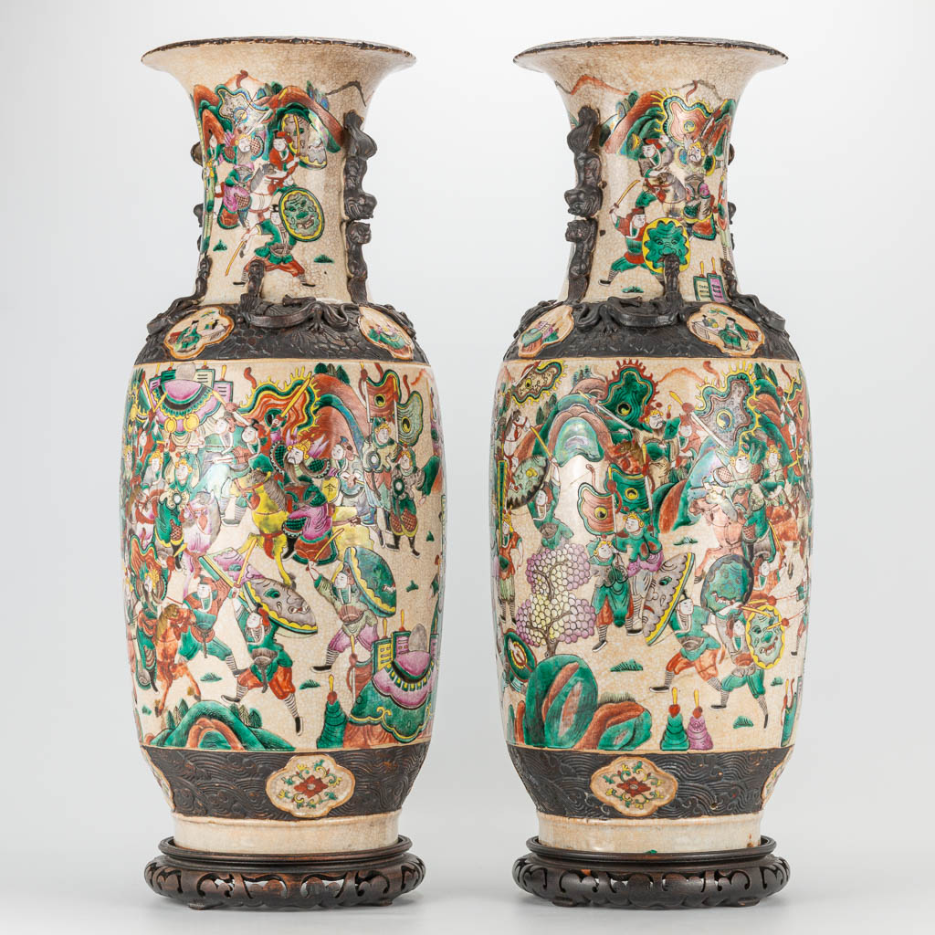 A pair of large Nanking Chinese vases with decor of warriors. 19th/20th century. (62 x 24 cm) - Image 5 of 29