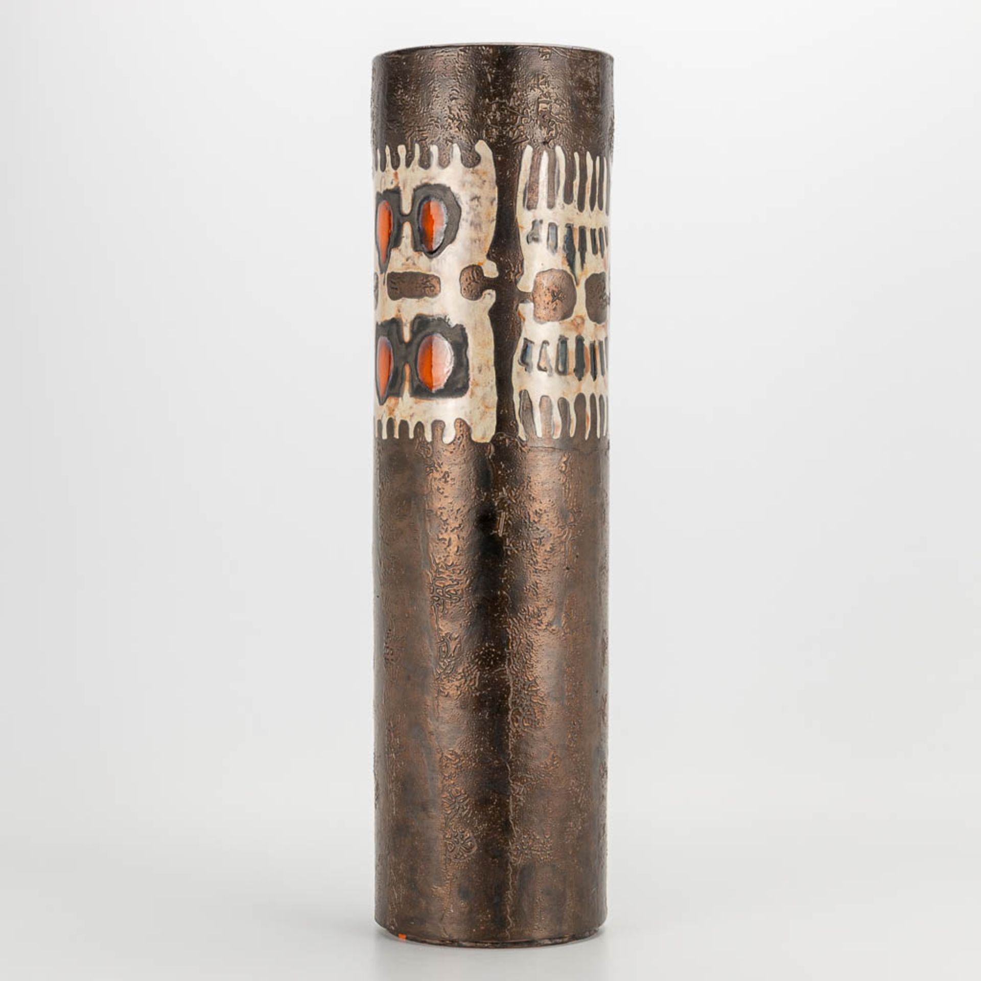 Elisabeth VANDEWEGHE (XX-XXI) A ceramic vase made for Perignem. Marked on the base. (47 x 13 cm) - Image 6 of 15