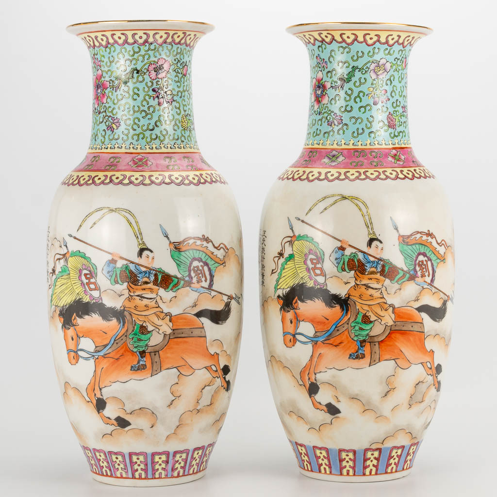 A pair of vases made of Chinese porcelain with decors of knights. 20th century. (46 x 18 cm) - Image 11 of 27