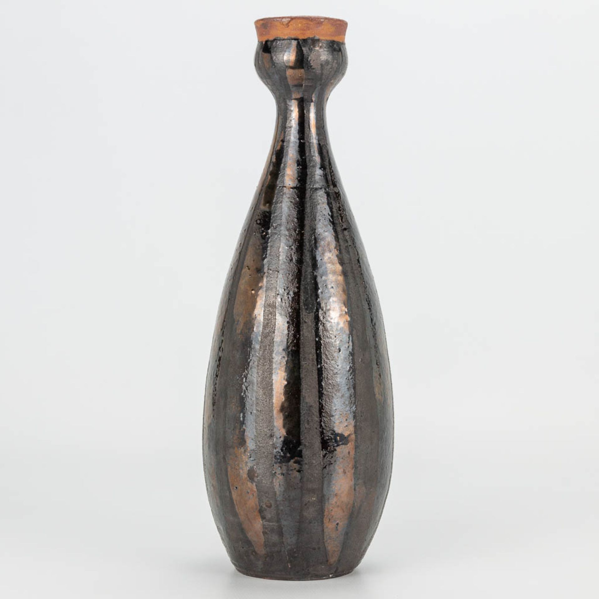 Elisabeth VANDEWEGHE (XX-XXI) A ceramic vase made for Perignem. Marked on the base. (9 x 26 cm) - Image 5 of 12