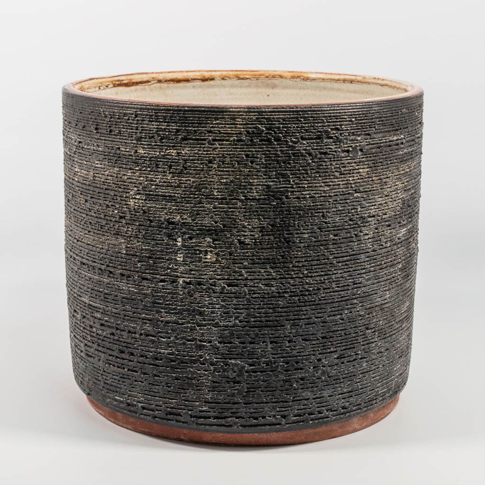 Rogier VANDEWEGHE (1923 - 2020) A very large Amphora cache-pot made of black glazed ceramics, marked - Image 3 of 8
