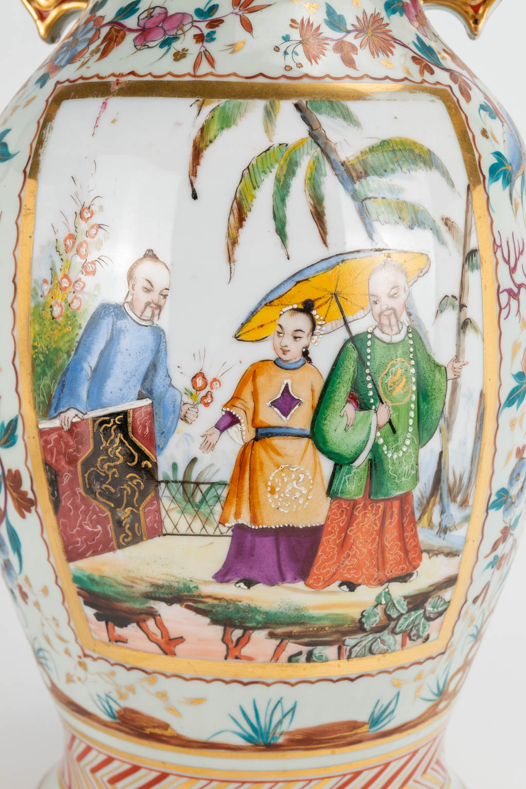 A pair of vases made of porcelain and decorated with flowers, birds, children and emperors. 19th/20t - Image 16 of 22