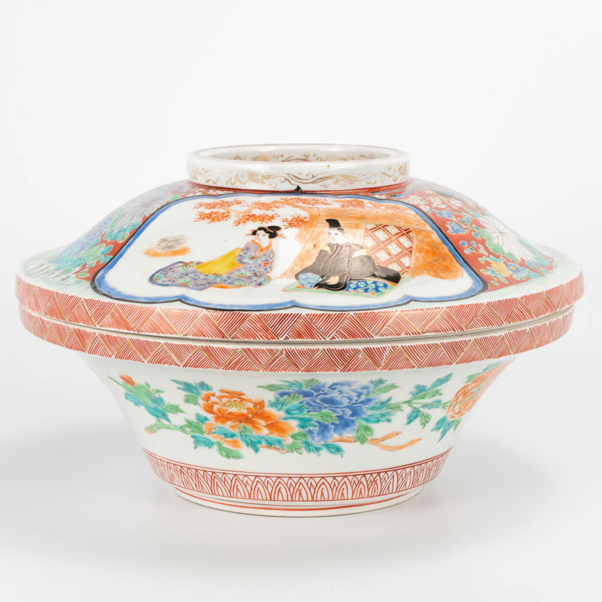 A collection of 2 pieces Japanese: Porcelain Imari rice bowl and a bronze vide poche. (20 x 33 cm) - Image 25 of 30