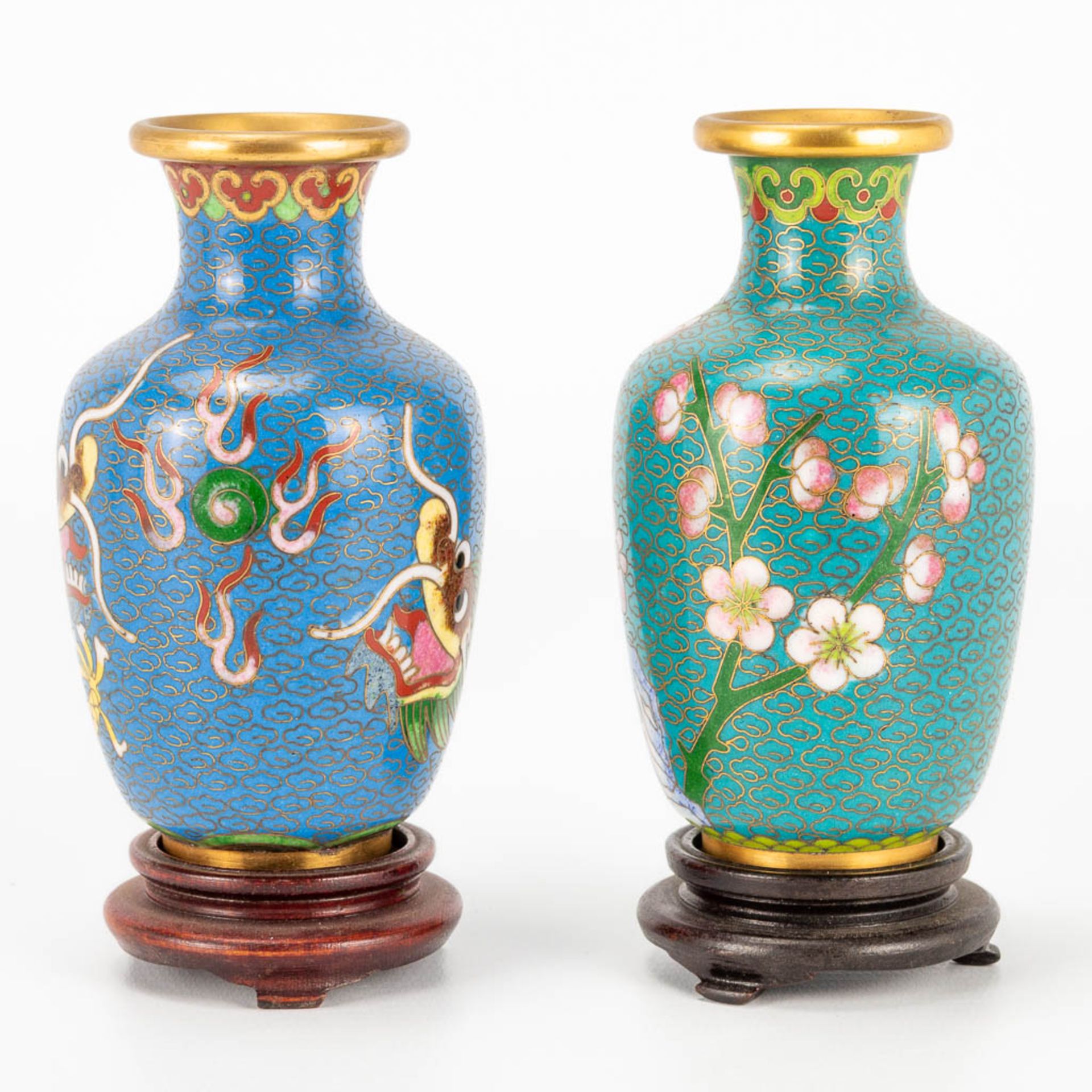 A collection of 4 antique miniature cloisonne vases. (12,5 x 7 cm) - Image 12 of 16