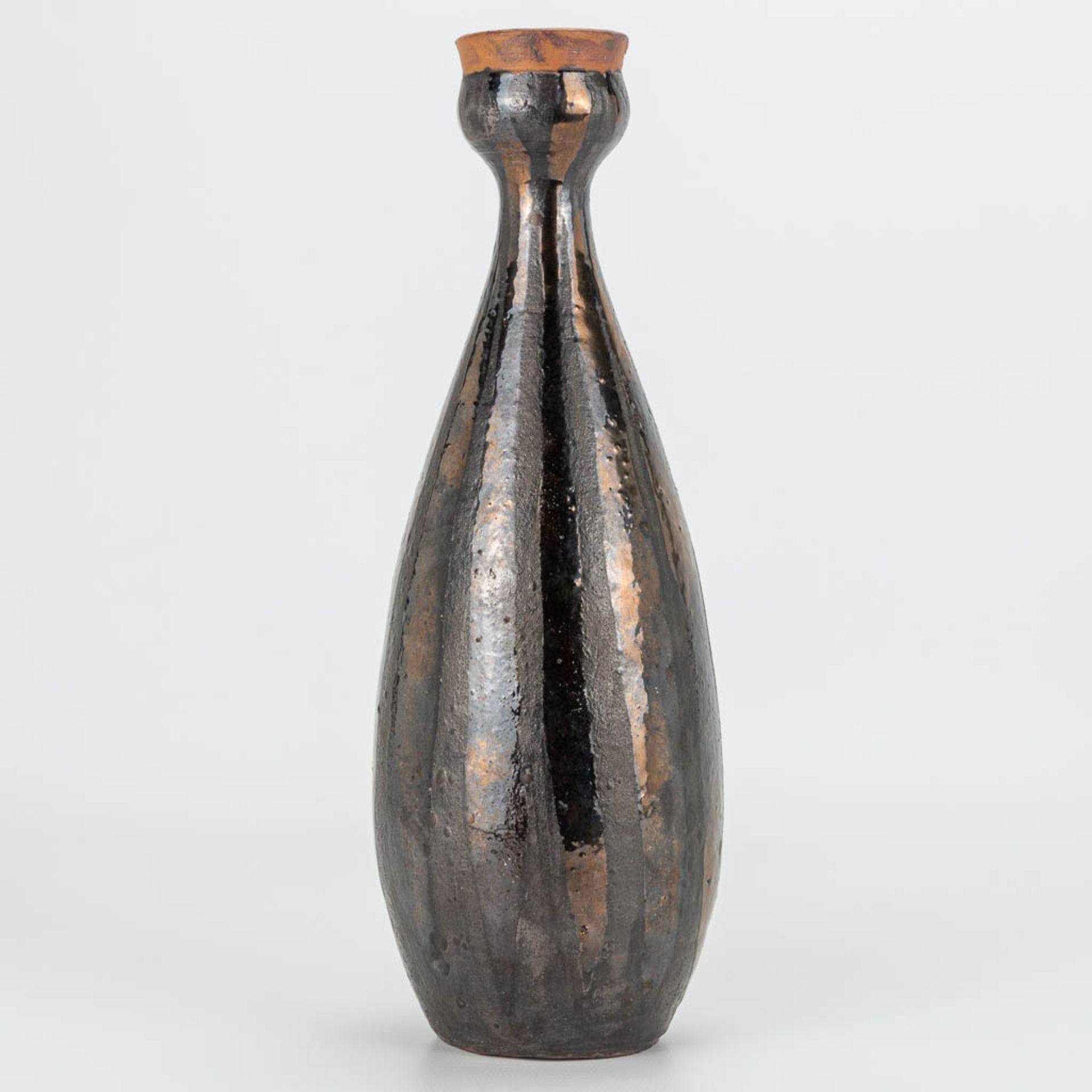 Elisabeth VANDEWEGHE (XX-XXI) A ceramic vase made for Perignem. Marked on the base. (9 x 26 cm) - Image 8 of 12