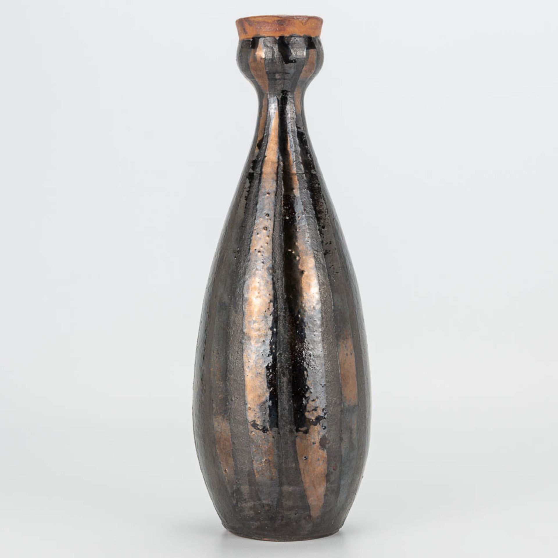 Elisabeth VANDEWEGHE (XX-XXI) A ceramic vase made for Perignem. Marked on the base. (9 x 26 cm) - Image 2 of 12