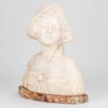 A bust made of alabaster in art deco style and marked Bogi. (14 x 29 x 31 cm)