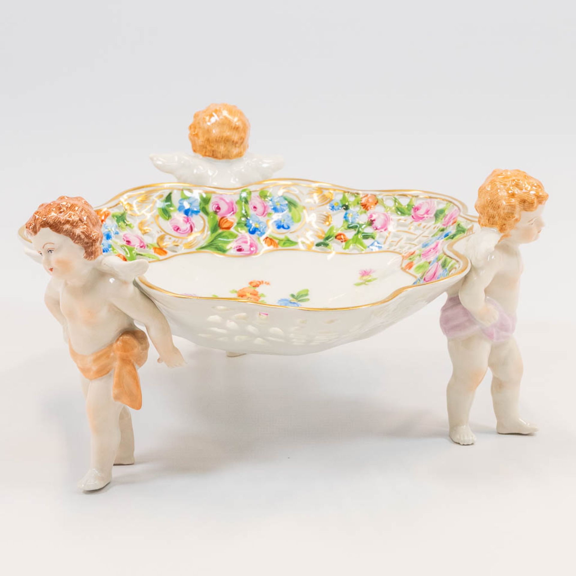 An ajoured porcelain basket, carried by putti, with hand-painted flower decor and marked on the base - Bild 8 aus 16