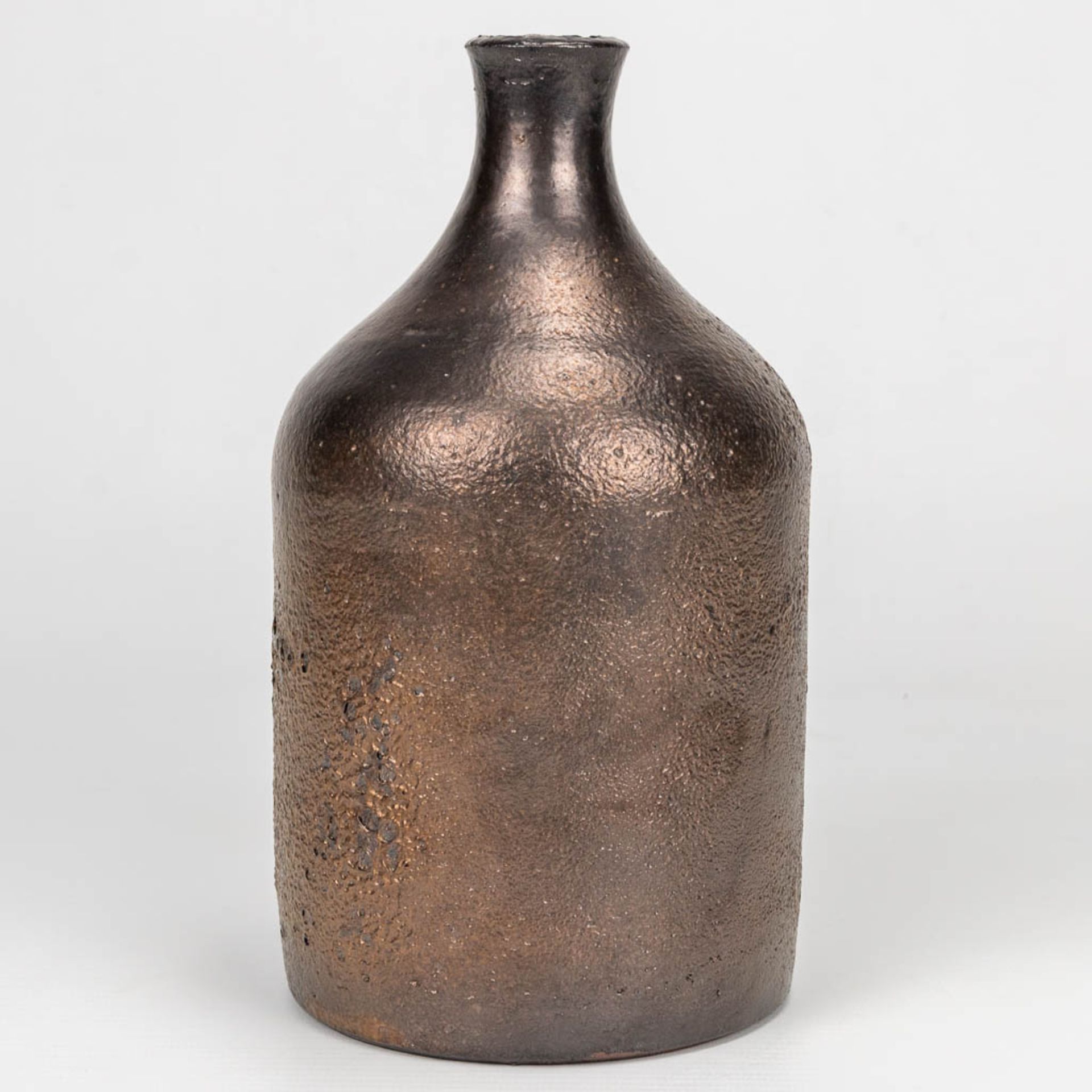 Elisabeth VANDEWEGHE (XX-XXI) a vase made of bronze glaze ceramics for Perignem. (20 x 10 cm) - Bild 3 aus 9