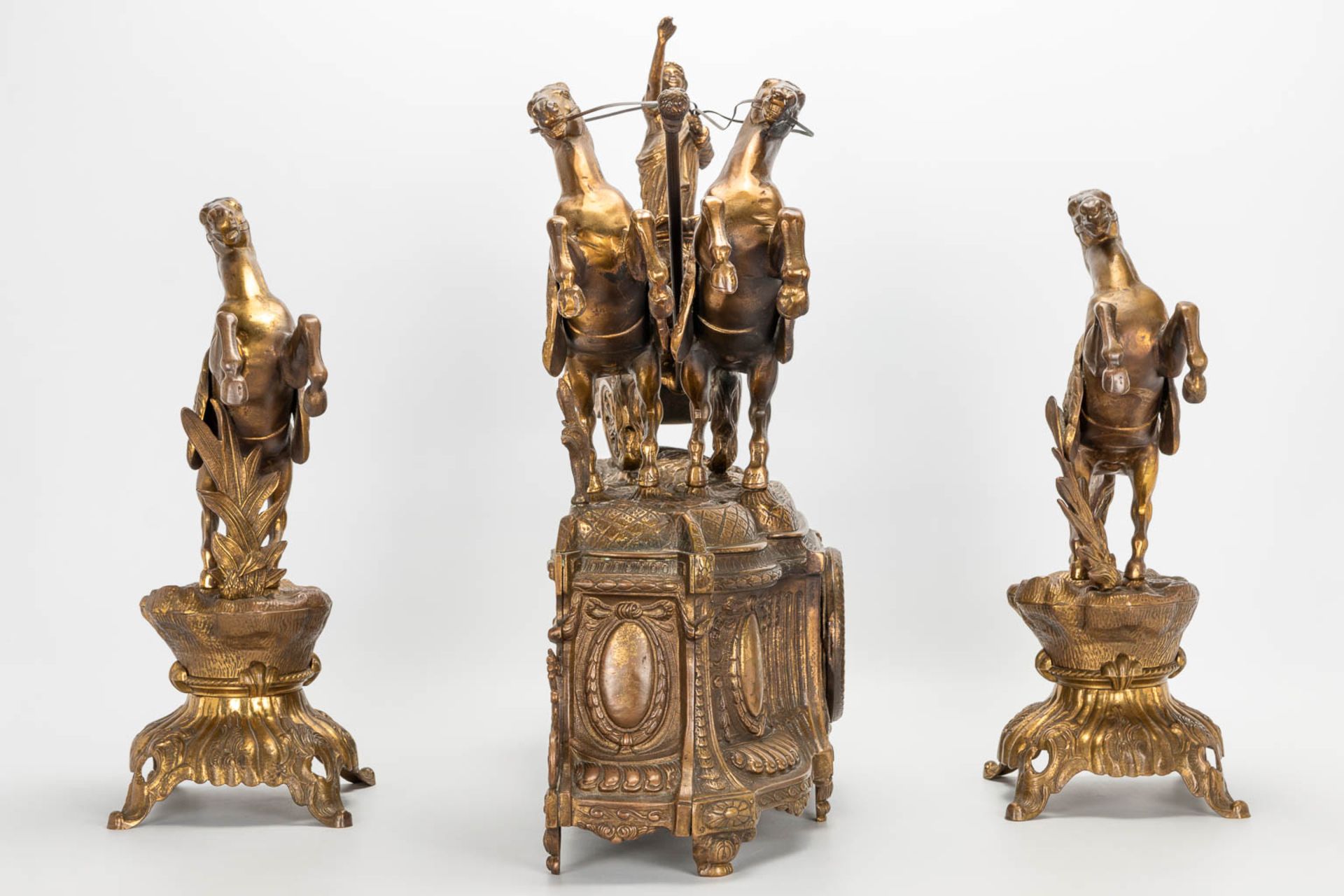 A 3 piece garniture clockset made of bronze, consisting of a clock with battle cart and 2 side piece - Image 5 of 18