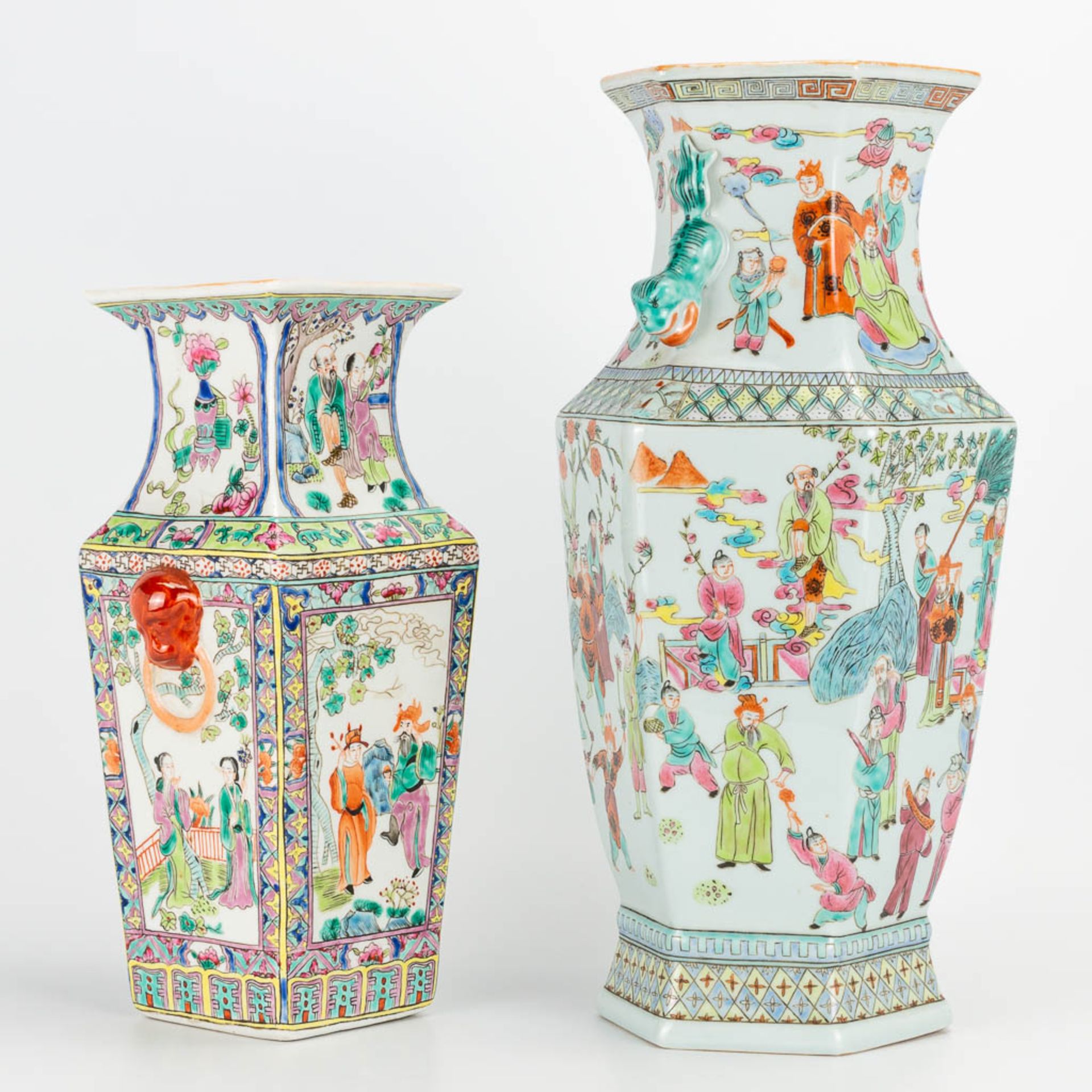 A collection of 2 Chinese vases with decor of emperors, playing children and ladies in court. 20th c - Image 13 of 29