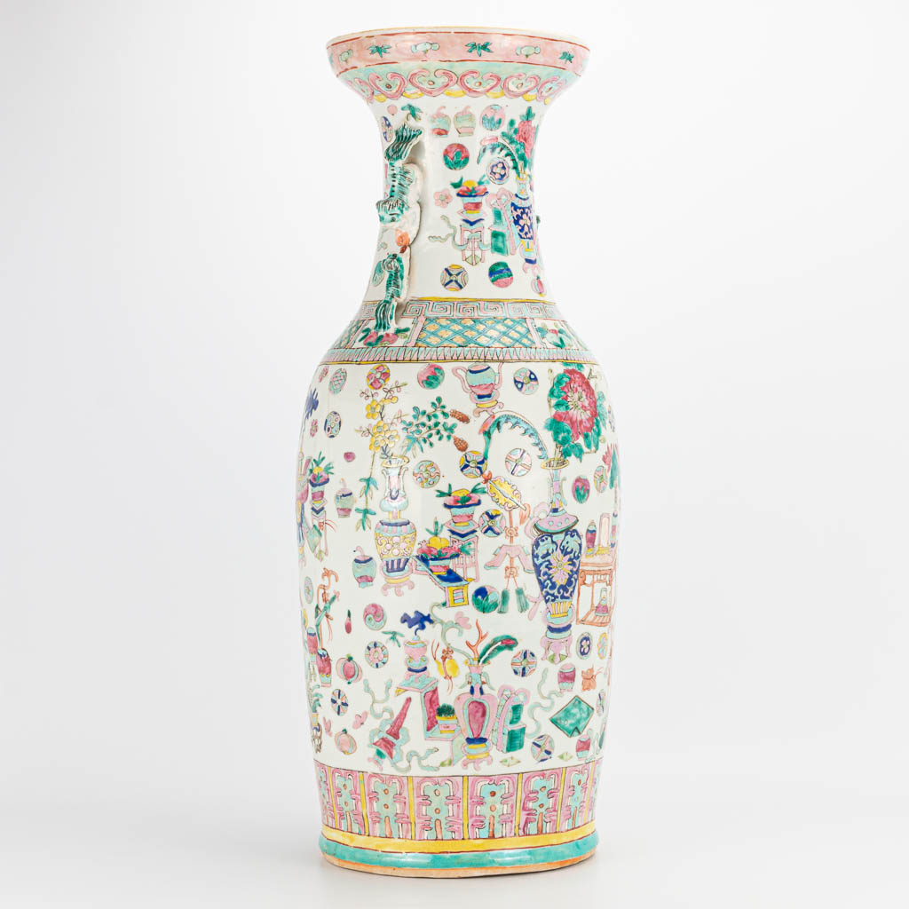 A Chinese vase with decor of antiquities. 19th/20th century. (60 x 23 cm) - Image 4 of 23