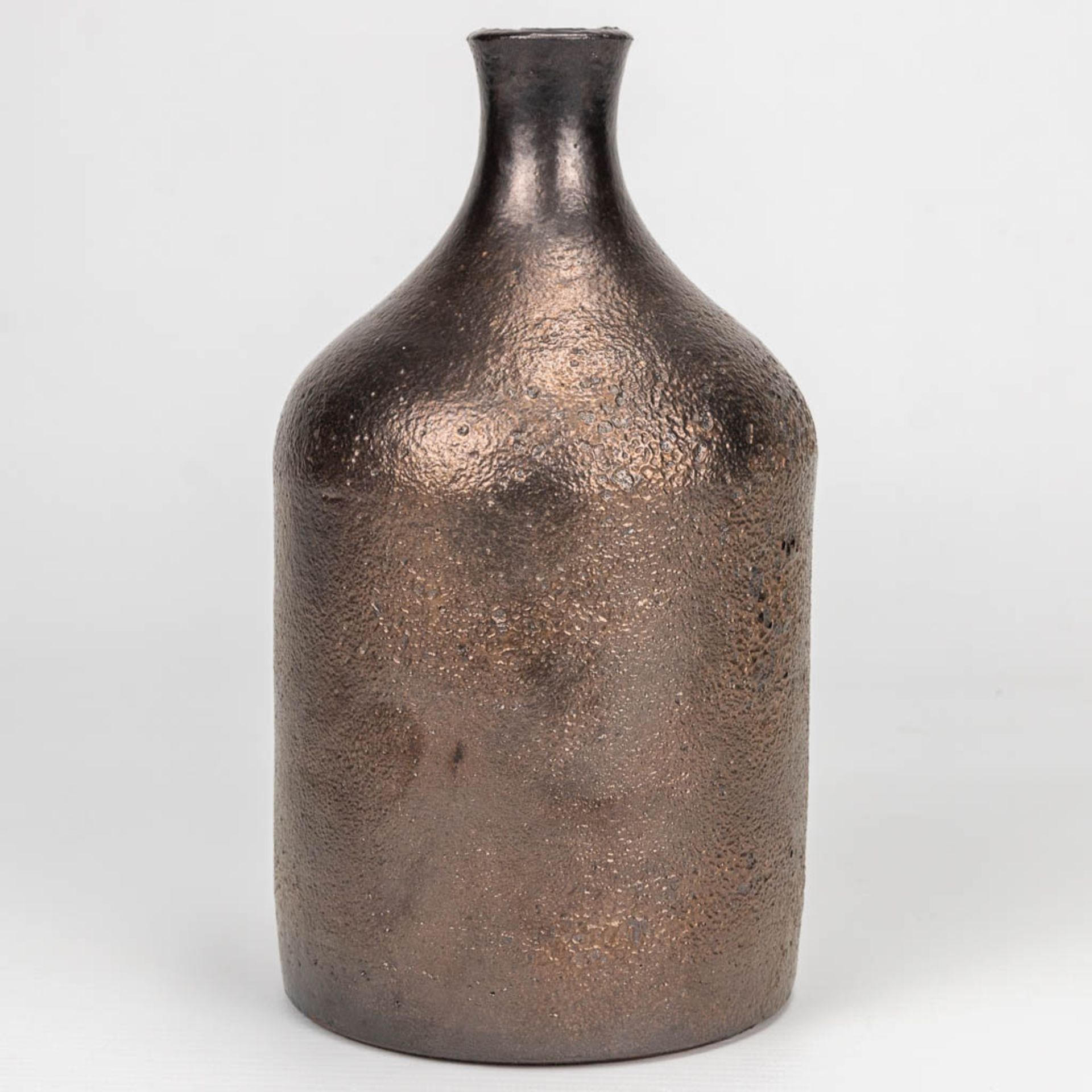 Elisabeth VANDEWEGHE (XX-XXI) a vase made of bronze glaze ceramics for Perignem. (20 x 10 cm) - Bild 4 aus 9