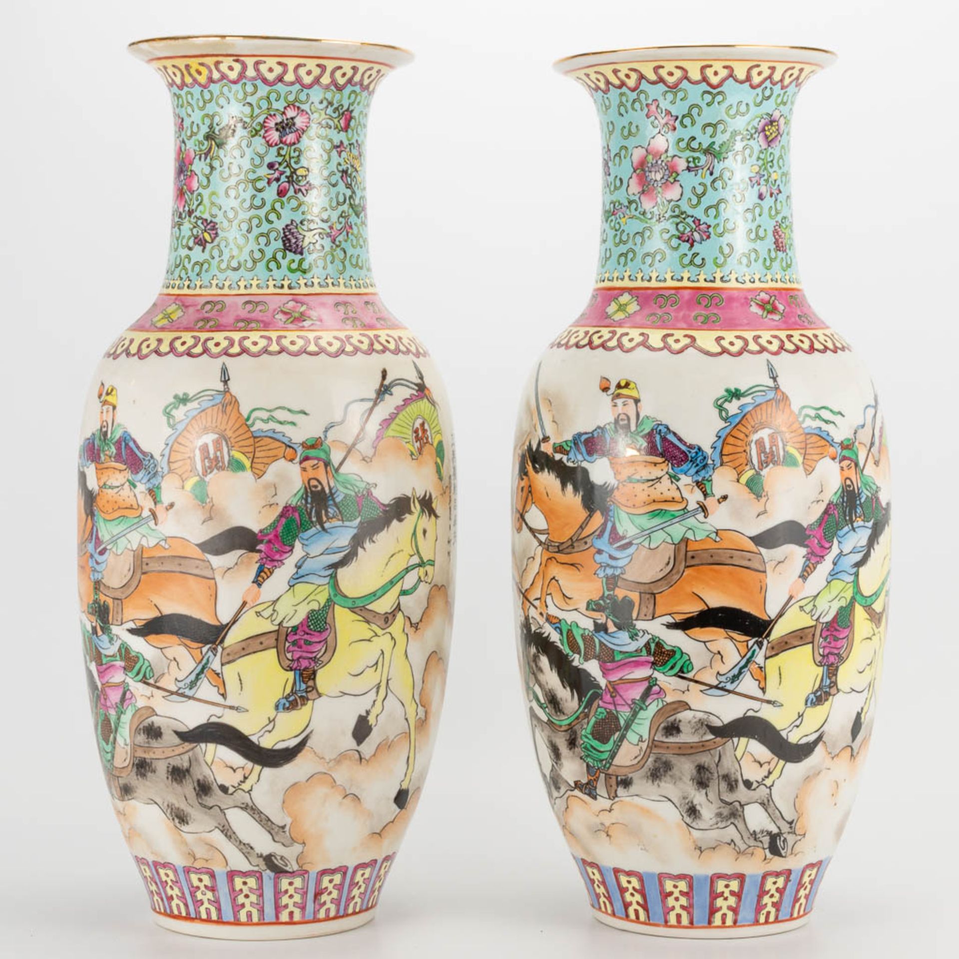 A pair of vases made of Chinese porcelain with decors of knights. 20th century. (46 x 18 cm) - Image 16 of 27