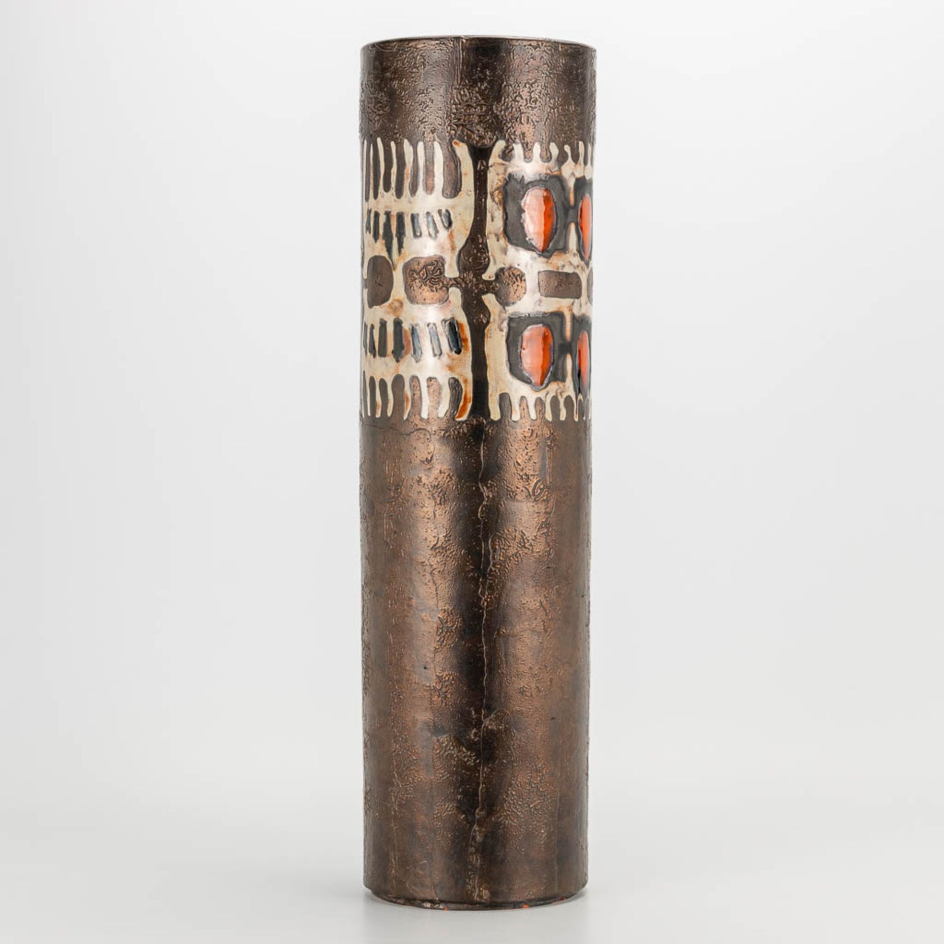 Elisabeth VANDEWEGHE (XX-XXI) A ceramic vase made for Perignem. Marked on the base. (47 x 13 cm) - Image 7 of 15