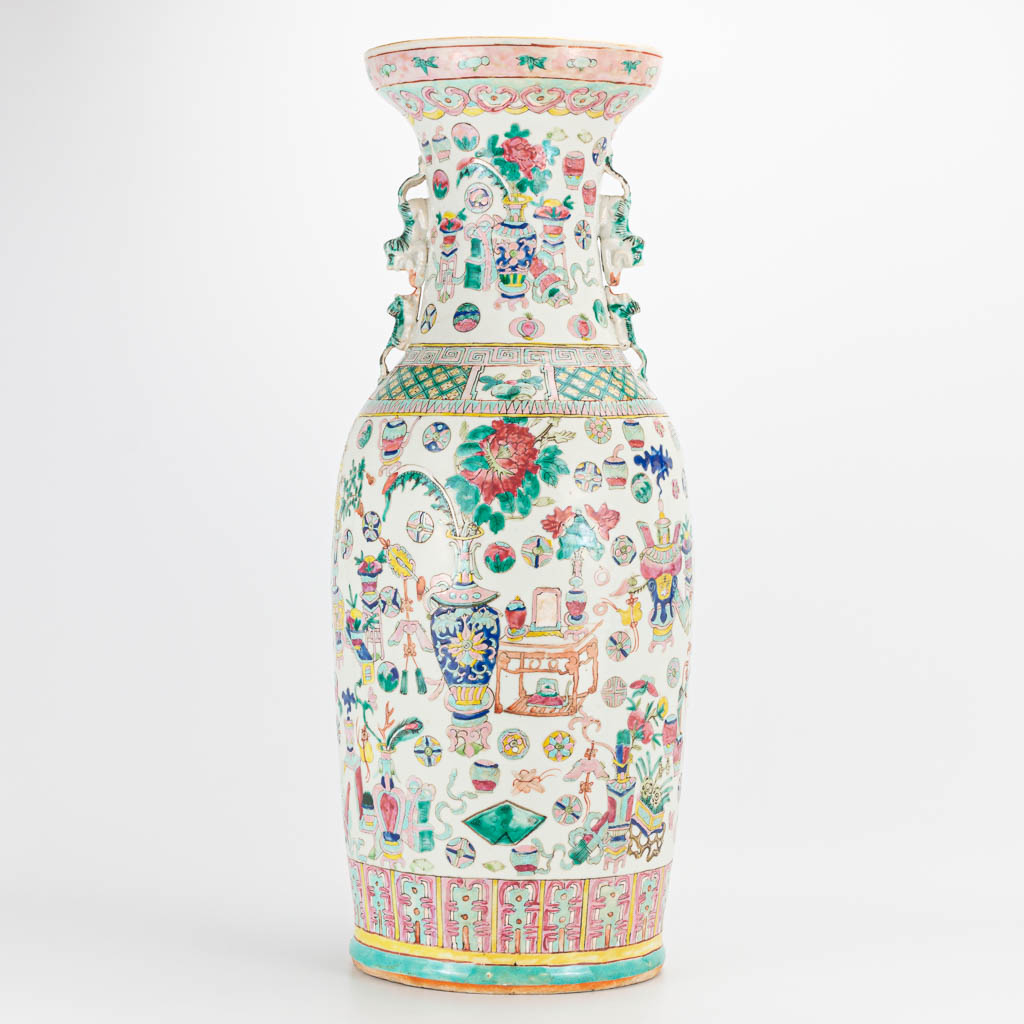 A Chinese vase with decor of antiquities. 19th/20th century. (60 x 23 cm) - Image 5 of 23