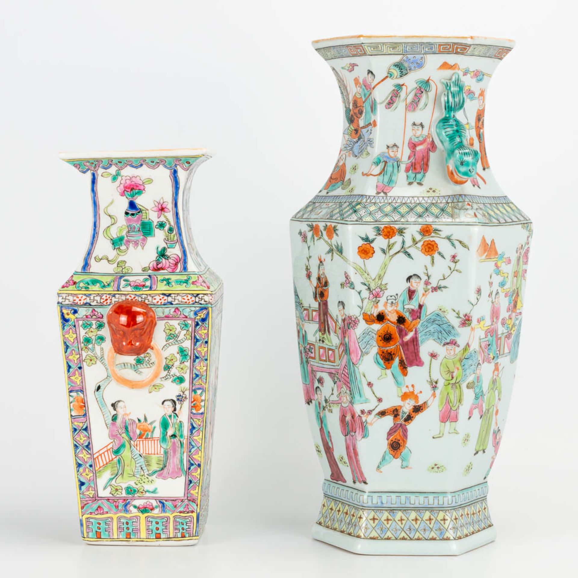 A collection of 2 Chinese vases with decor of emperors, playing children and ladies in court. 20th c - Image 10 of 29