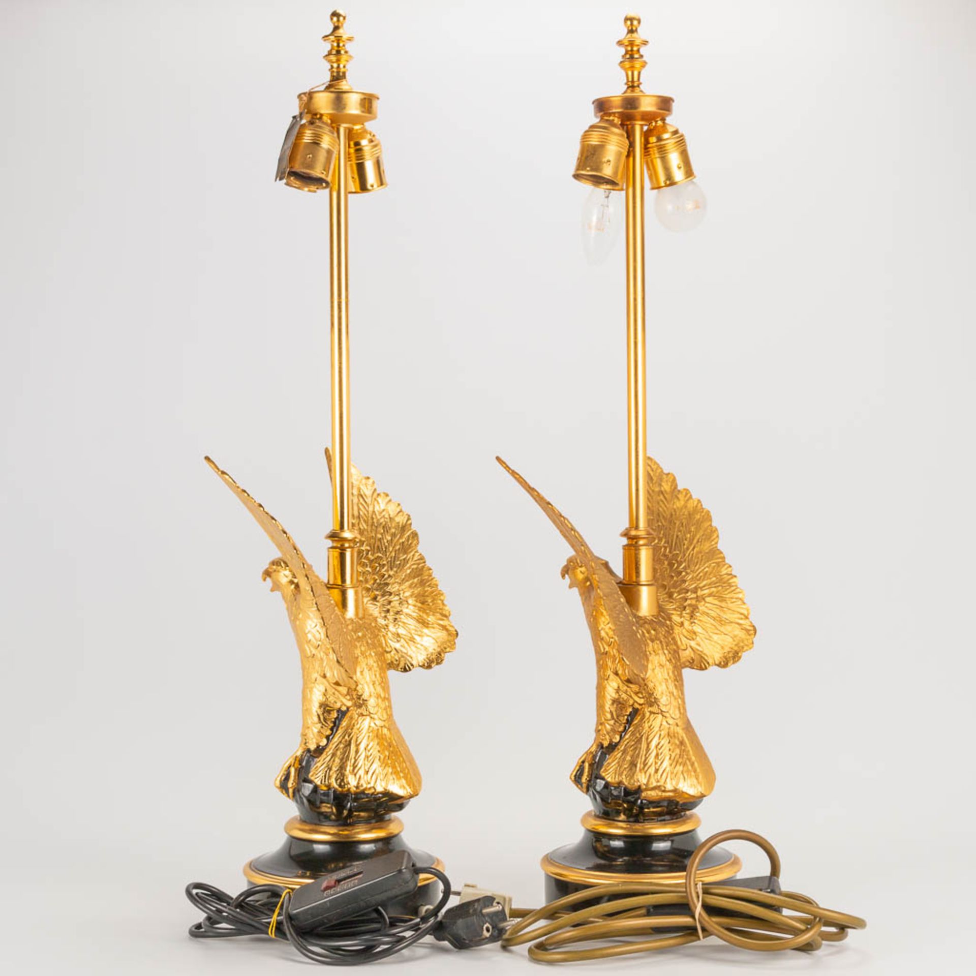 A pair of Deknudt table lamps of an eagle, metal on a porcelain base, 1970-1980. Hollywood Regency s - Image 6 of 19