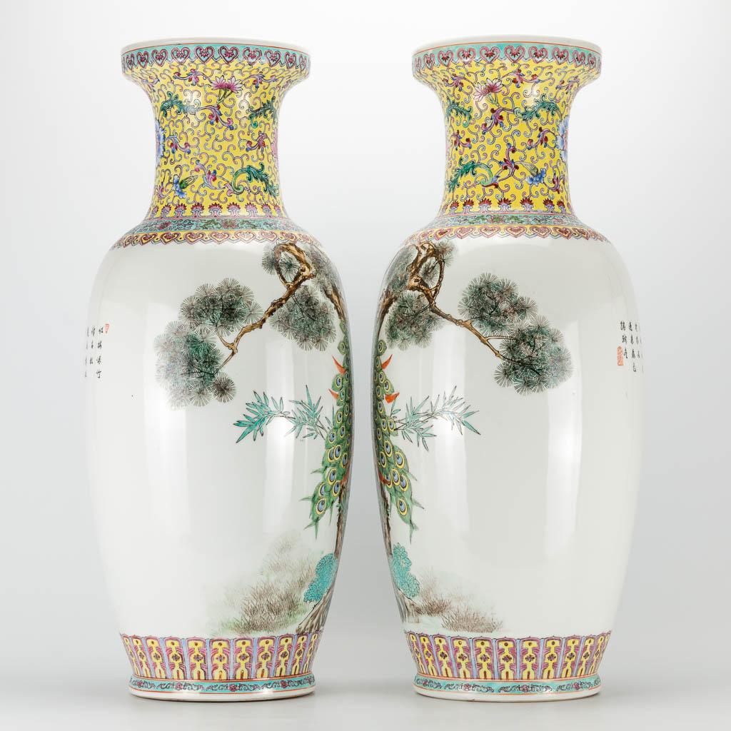 A pair of Chinese vases made of porcelain hand painted decor with peacocks. Marked Qianlong. 20th ce - Image 6 of 19