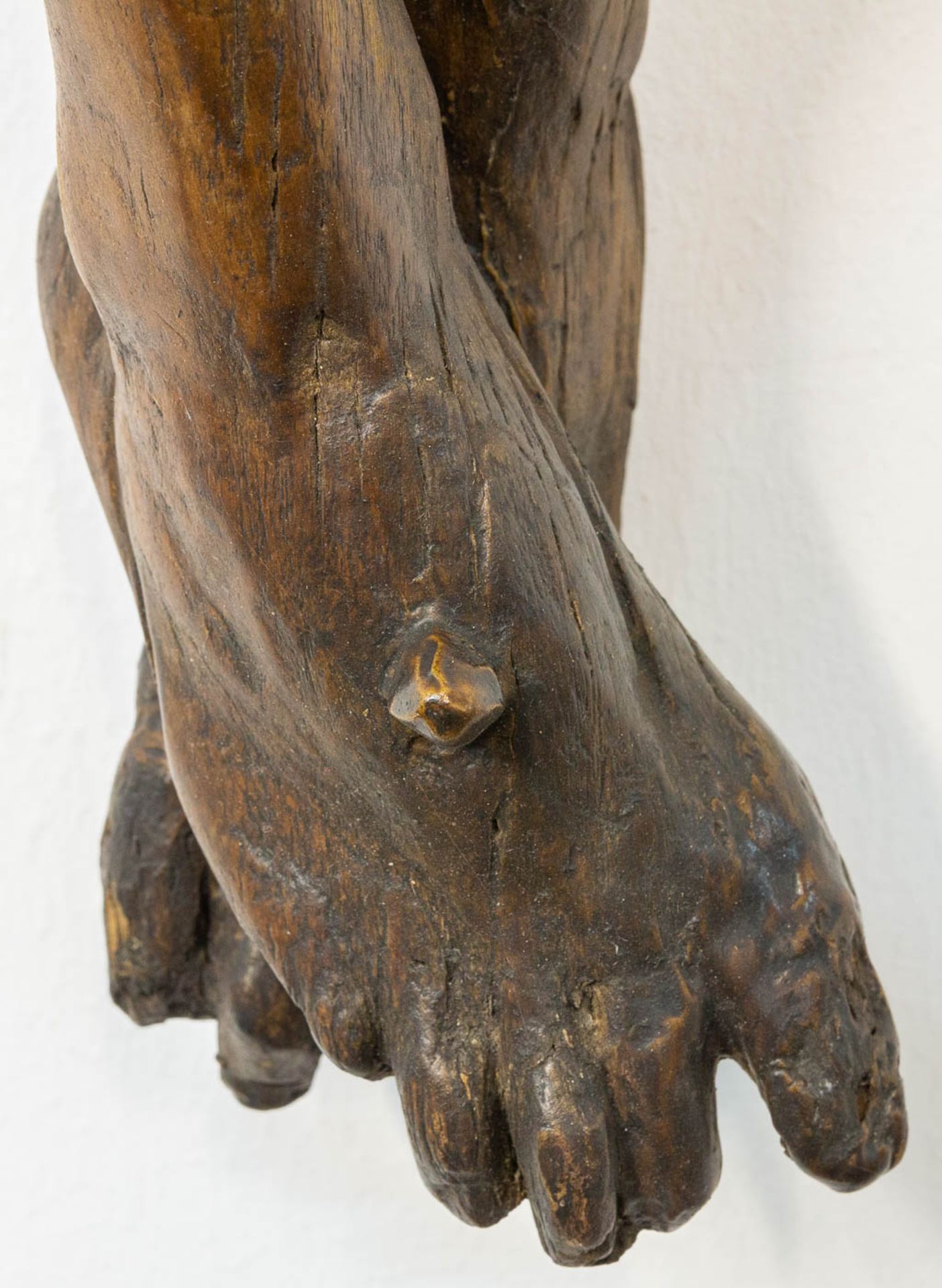 A wood sculptured corpus figurine, 17th/18th century. (16 x 80 x 100 cm) - Bild 9 aus 13