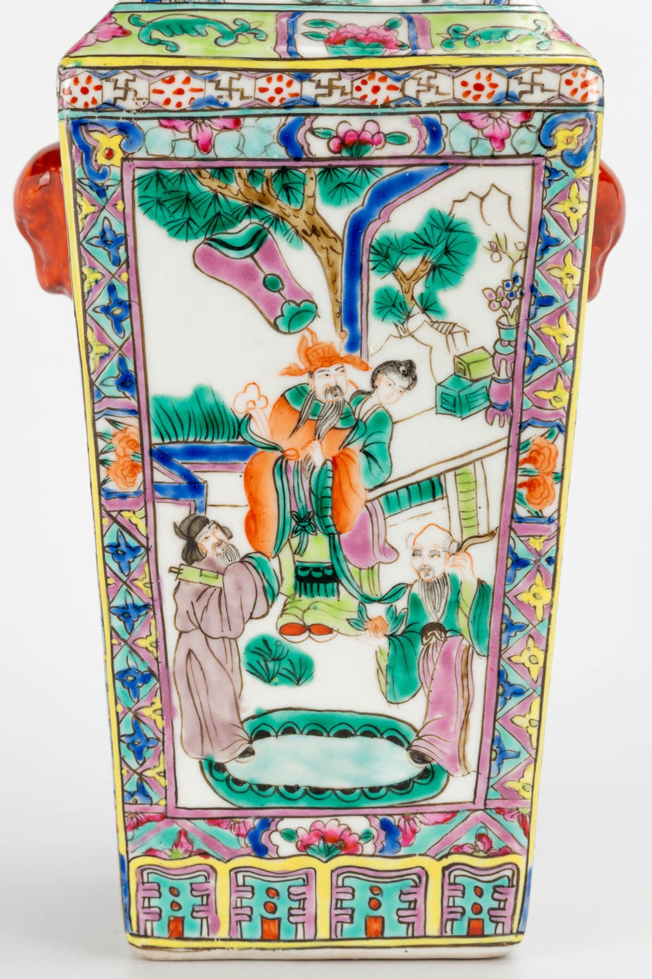 A collection of 2 Chinese vases with decor of emperors, playing children and ladies in court. 20th c - Image 28 of 29
