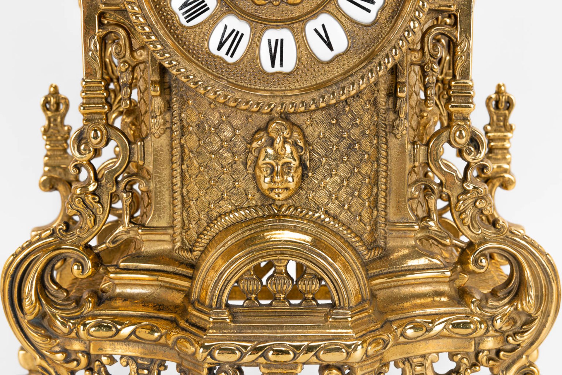 A 3 piece garniture clockset made of bronze, consisting of a clock and 2 candelabra. Battery operate - Image 14 of 14