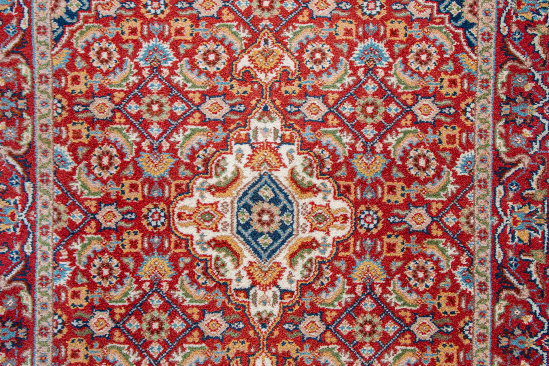An Oriental hand-made carpet. Kerman with signature. (90 x 155 cm) - Image 5 of 6