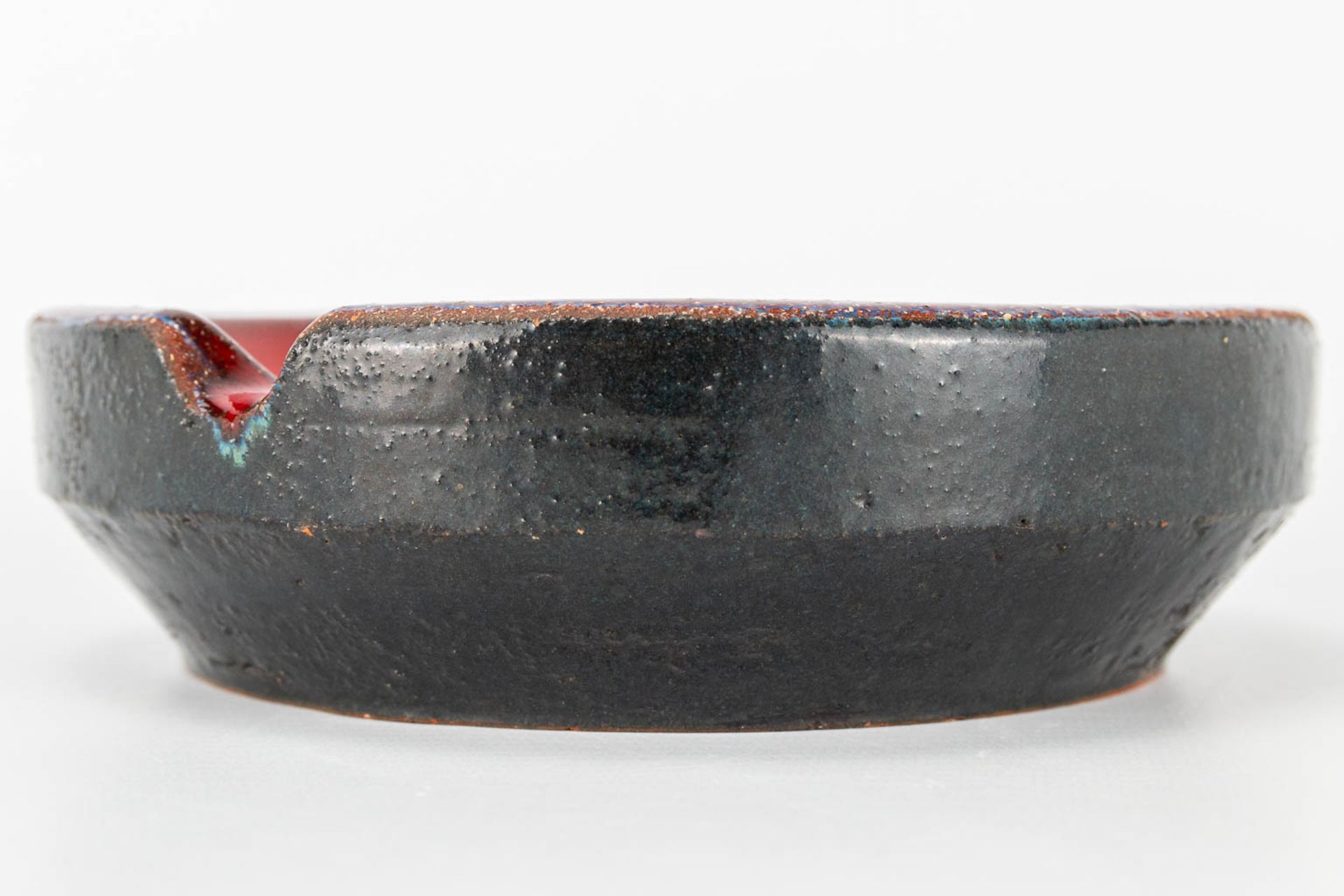 Rogier VANDEWEGHE (1923-2020) A collection of 2 ashtrays made of red glazed ceramics for Amphora. Ma - Image 7 of 19