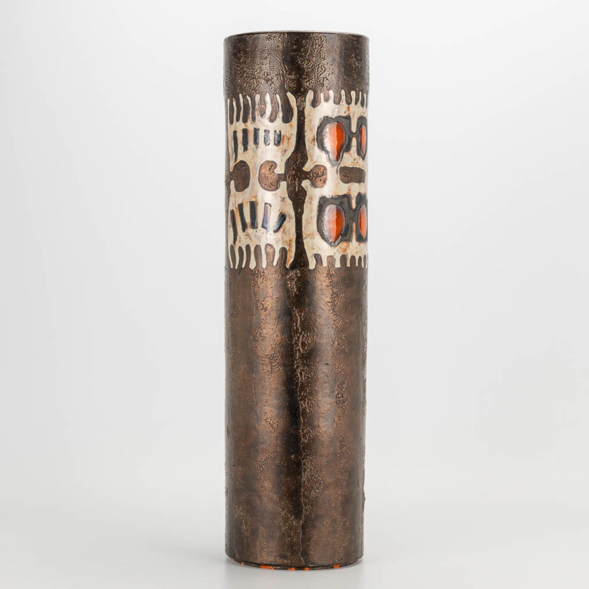 Elisabeth VANDEWEGHE (XX-XXI) A ceramic vase made for Perignem. Marked on the base. (47 x 13 cm) - Image 10 of 15