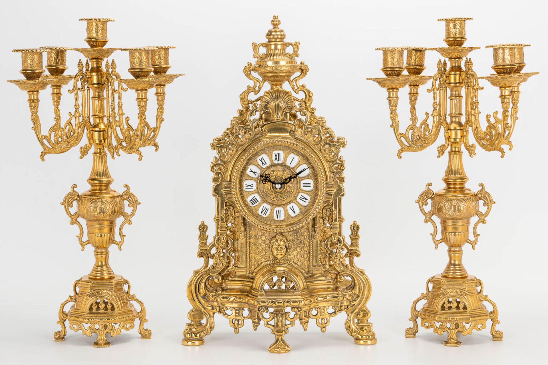 A 3 piece garniture clockset made of bronze, consisting of a clock and 2 candelabra. Battery operate - Image 9 of 14