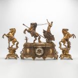 A 3 piece garniture clockset made of bronze, consisting of a clock with battle cart and 2 side piece